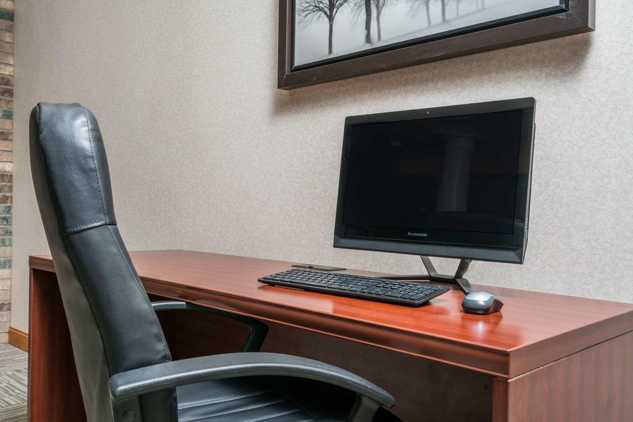 Travelodge & Suites By Wyndham Fargo/Moorhead Ngoại thất bức ảnh