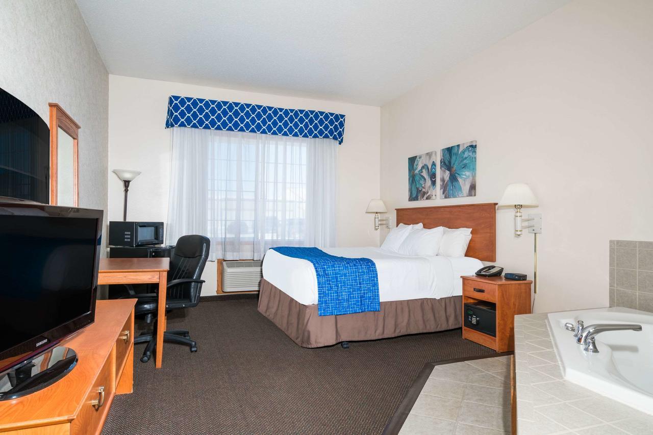 Travelodge & Suites By Wyndham Fargo/Moorhead Ngoại thất bức ảnh