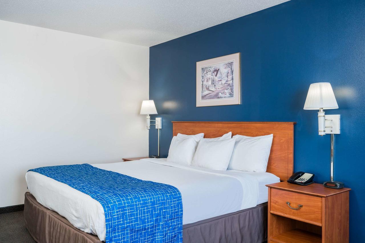 Travelodge & Suites By Wyndham Fargo/Moorhead Ngoại thất bức ảnh