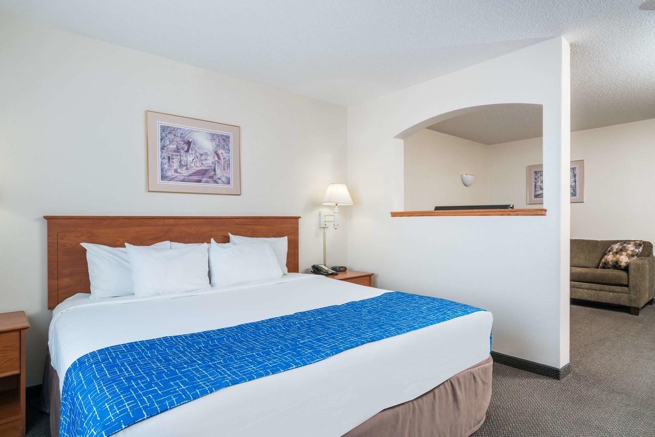 Travelodge & Suites By Wyndham Fargo/Moorhead Ngoại thất bức ảnh
