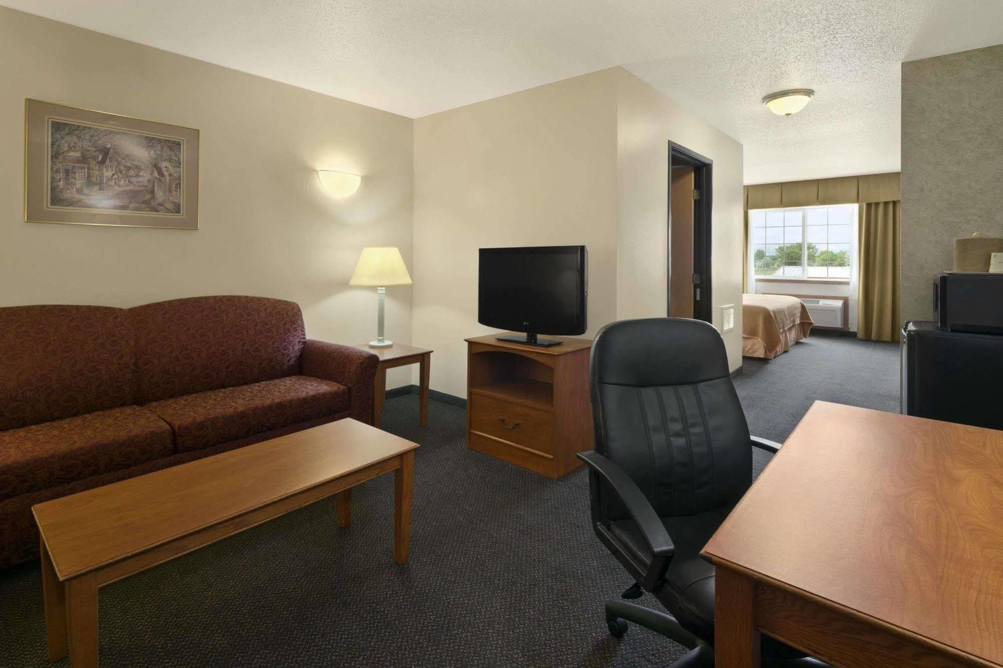 Travelodge & Suites By Wyndham Fargo/Moorhead Ngoại thất bức ảnh